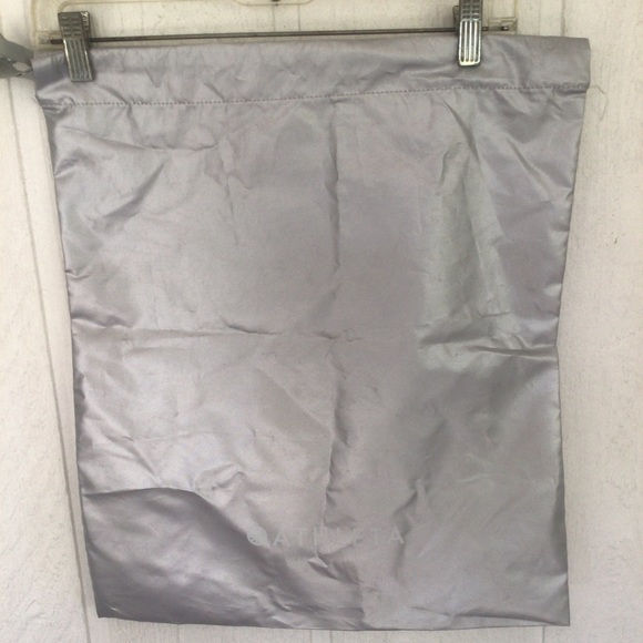 ATHLETA METALLIC SILVER DRAWSTRING REUSABLE BAG - Picture 3 of 9